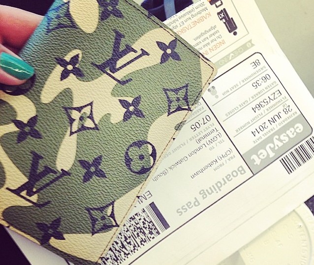 Louis Vuitton monogramouflage passport cover